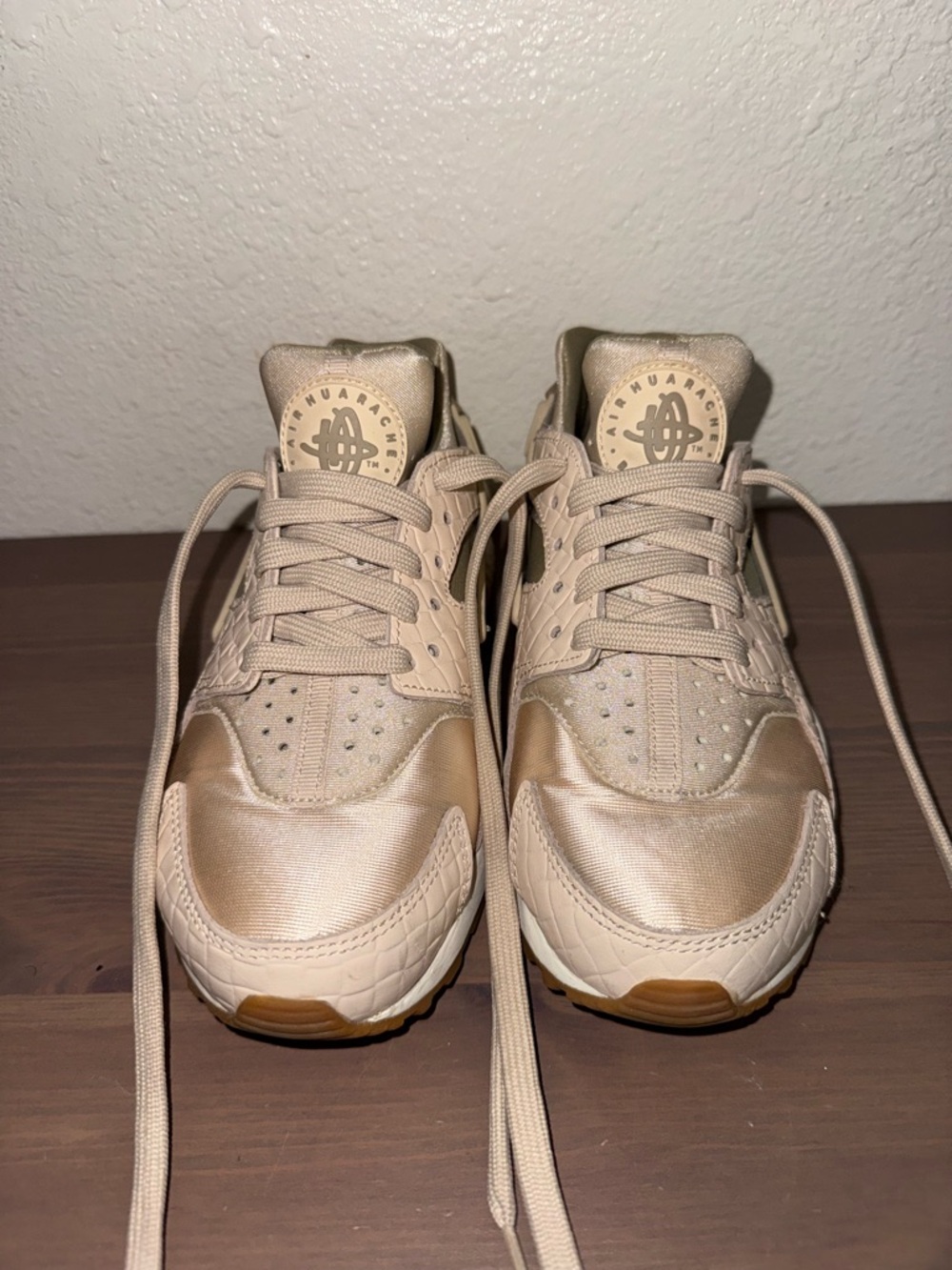 Nike Air Huarache Run Beige
Women's Sneakers-Running Shoes